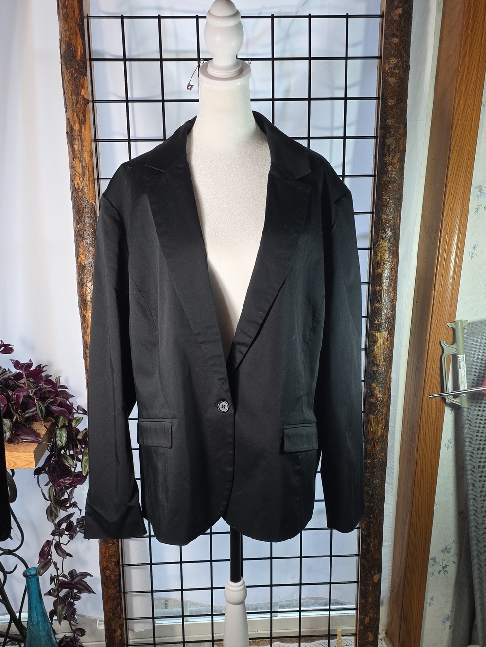 Madison Black Single-Button Notch Lapel Blazer